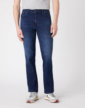 Load image into Gallery viewer, Wrangler Texas Dark Blue Denim Jeans Brushed Up
