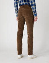 Load image into Gallery viewer, Wrangler Arizona Brown Cord Jeans
