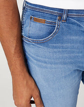 Load image into Gallery viewer, Wrangler Txas Slim stretch waistband light blue denim jeans
