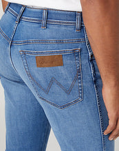 Load image into Gallery viewer, Wrangler Texas Slim stretch waistband light blue denim jeans
