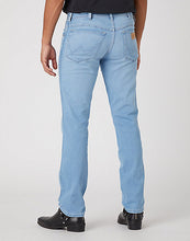 Load image into Gallery viewer, Wrangler Texas Slim light blue denim jeans
