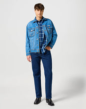 Load image into Gallery viewer, Wrangler dark blue jeans

