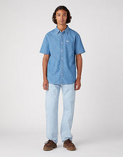 Load image into Gallery viewer, Wrangler short sleeve light blue denim shirt
