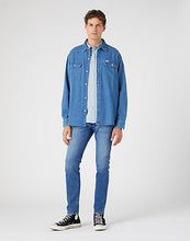 Load image into Gallery viewer, Wrangler pale blue short sleeve shirt

