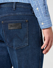 Load image into Gallery viewer, Wrangler navy boot cut jeans
