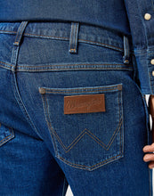 Load image into Gallery viewer, Wrangler dark blue bootcut jeans
