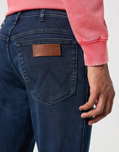 Load image into Gallery viewer, Wrangler navy jeans
