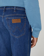 Load image into Gallery viewer, Wrangler Texas Free Way dark blue denim jeans
