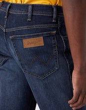 Load image into Gallery viewer, Wrangler Texas Electric Rodeo dark blue jeans
