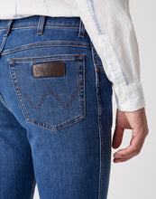 Load image into Gallery viewer, Wrangler Texas Blue Jeans Cool Wing
