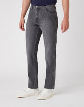 Load image into Gallery viewer, Wrangler Texas Grey Jeans Dusty Granite
