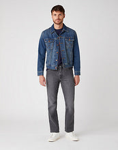 Load image into Gallery viewer, Wrangler Texas Grey Jeans Dusty Granite
