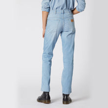 Load image into Gallery viewer, Wrangler Light Blue Jeans
