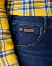 Load image into Gallery viewer, Wrangler Texas Slim  Dark Blue Jeans
