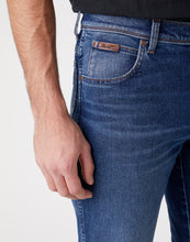 Load image into Gallery viewer, Wrangler Texas Slim Jeans The Prime
