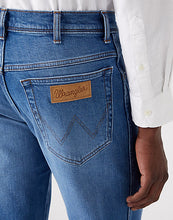 Load image into Gallery viewer, Wrangler Texas Light Blue Jeans
