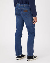 Load image into Gallery viewer, Wrangler Texas The Rock blue jeans
